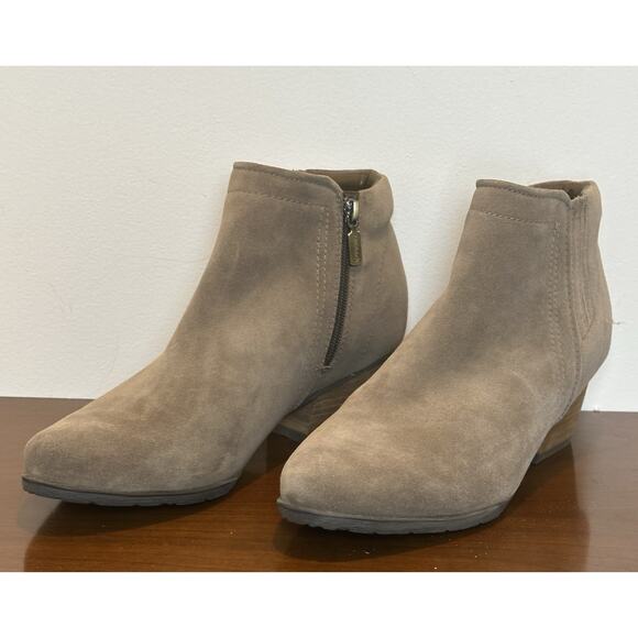 Blondo Women's Waterproof Ankle Boot Bootie Size 12 Dark Taupe Suede Low Heel - Picture 1 of 8
